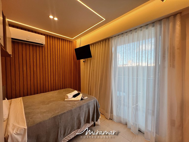 Flat novo e com varanda no Jardim Oceania