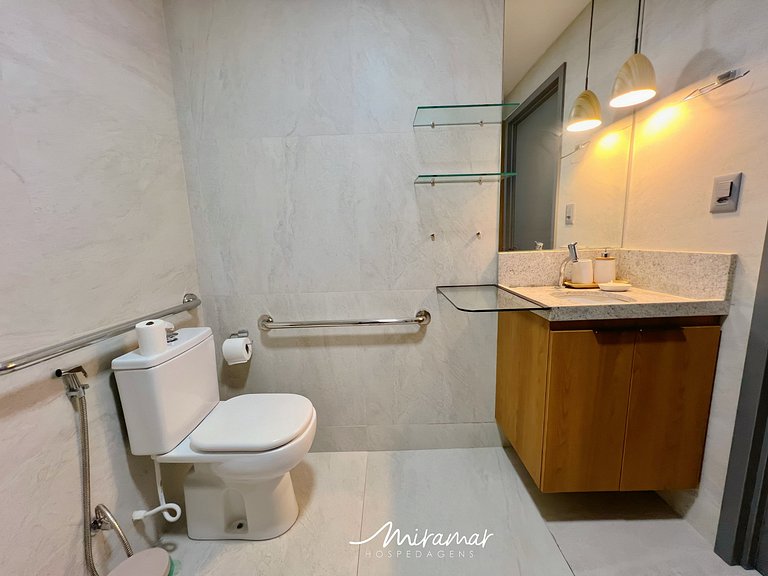 Flat novo e com varanda no Jardim Oceania