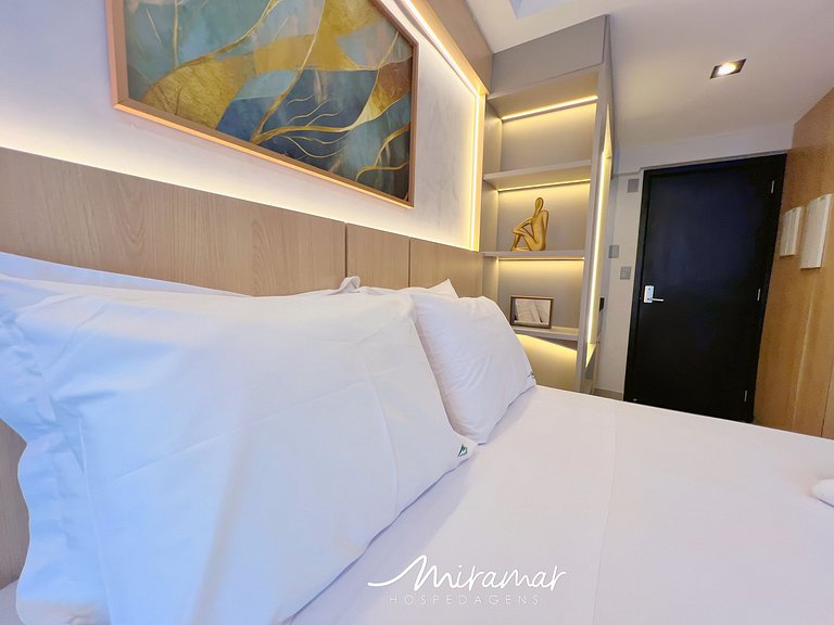 Flat com Varanda no Bessa - MH