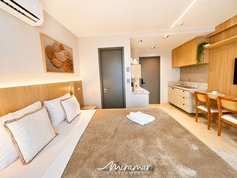 Flat com Varanda P/ 2 Jardim Oceania (MH)