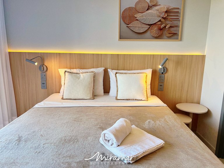 Flat com Varanda P/ 2 Jardim Oceania (MH)