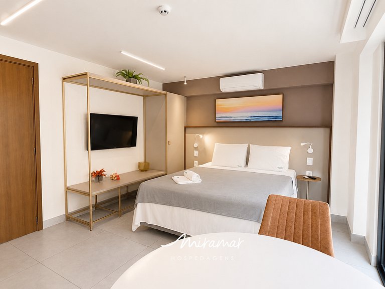 Flat c/ Varanda no Bessa pRédio Beira-Mar - MH