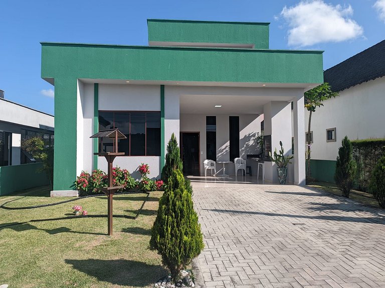 Casa Charmosa com 3 Suítes em Bananeiras MH