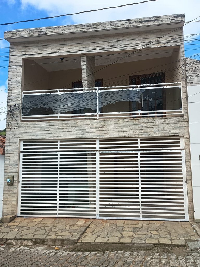 Casa no cento de  Bananeiras com 3 Quartos MH