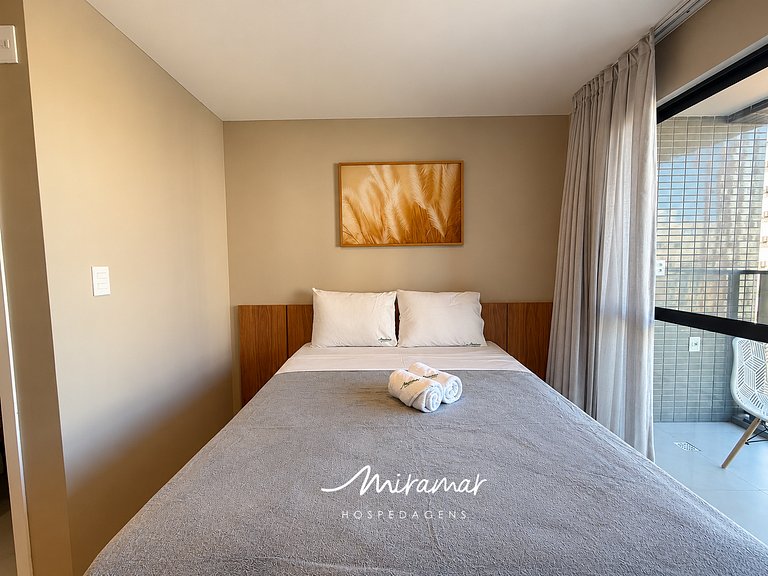 Flat novo com varanda em Manaíra - MH