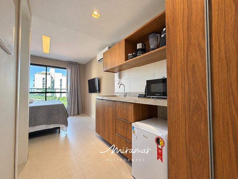 Flat novo com varanda em Manaíra - MH