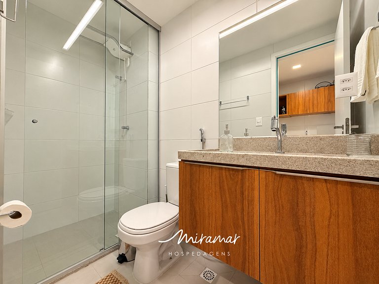 Flat novo com varanda em Manaíra - MH