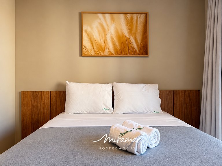 Flat novo com varanda em Manaíra - MH