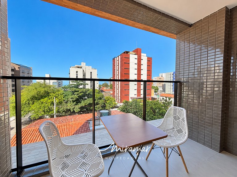 Flat novo com varanda em Manaíra - MH