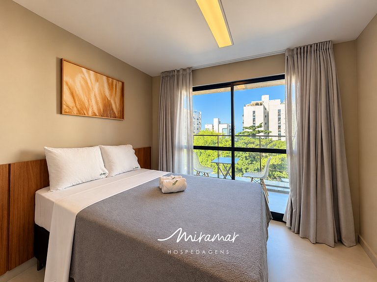 Flat novo com varanda em Manaíra - MH